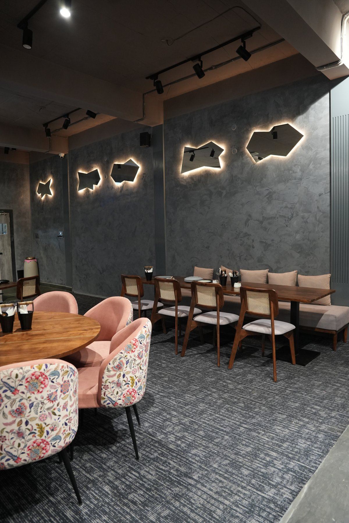 EBD Café ambient ceiling fixtures and moto décor